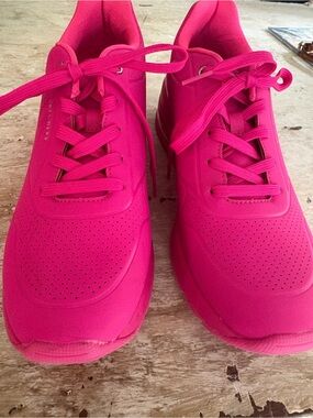 Skechers nwot Women's Hot Pink Athletic Sneakers